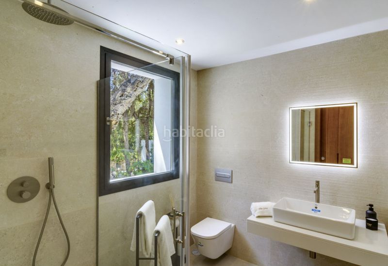 Foto d73440ca-4473-473c-b385-f8f21040c62e. Chalet en paseo del perú 35 increible villa totalmente renovada en Elviria en Marbella