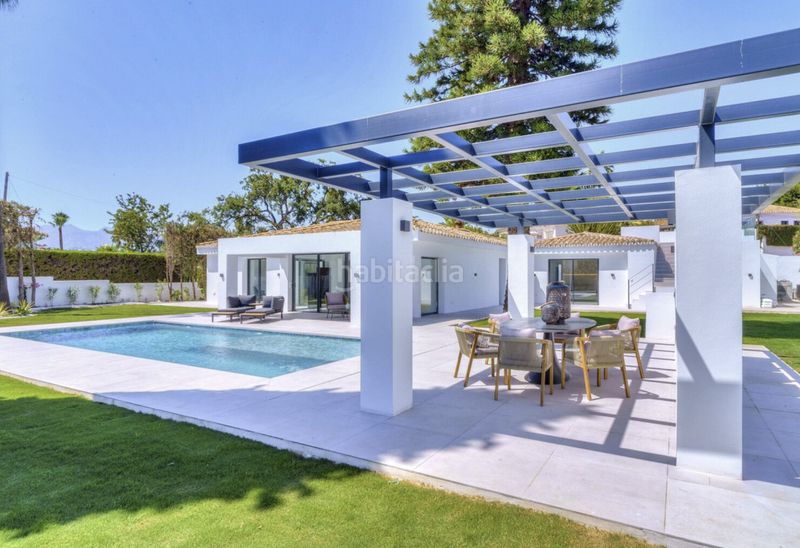 Foto d92c4bf5-e0b9-477e-81a7-a1be1f91f79d. Chalet en paseo del perú 35 increible villa totalmente renovada en Elviria en Marbella