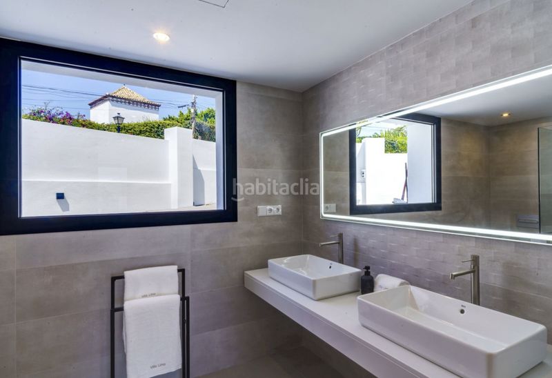 Foto e7f192fb-4448-4d7f-a2aa-eac133ff7152. Chalet en paseo del perú 35 increible villa totalmente renovada en Elviria en Marbella