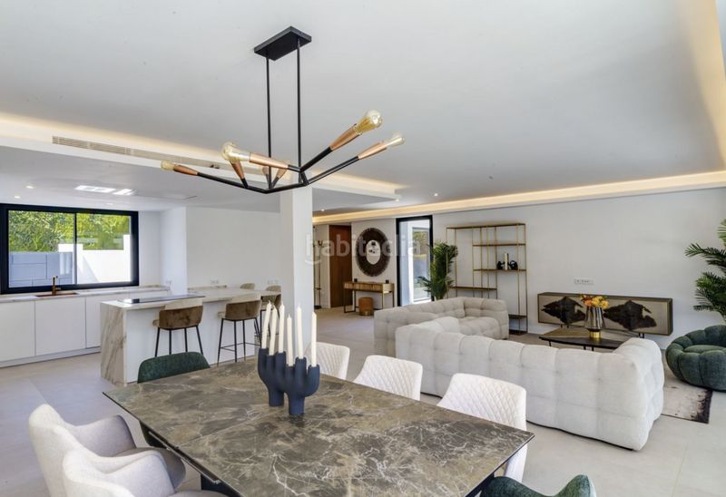 Foto f585ada0-3113-46c7-8aec-0491100e3dcb. Chalet en paseo del perú 35 increible villa totalmente renovada en Elviria en Marbella