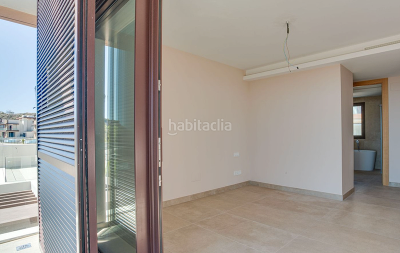 Foto 1785fae0-ff18-4ee7-9f7d-e005c36fc8e4. Chalet dans calle altos de la alqueria 6 dans El Paraíso Benahavís