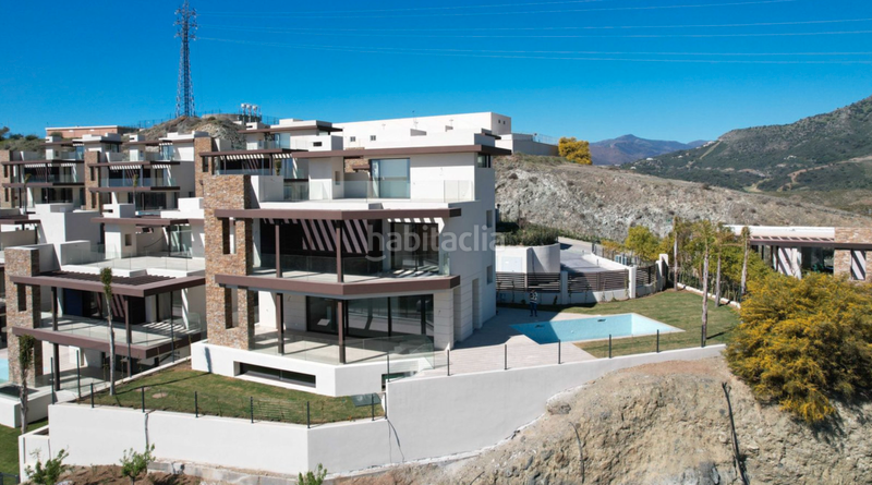 Foto ad316dd3-617f-4b4b-b36f-74f4d3f8bfda. Chalet dans calle altos de la alqueria 6 dans El Paraíso Benahavís