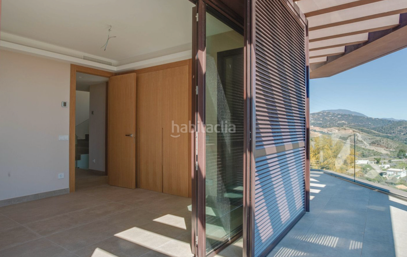 Foto b28a7a9e-7a66-4207-b2ed-d97930cd1191. Chalet dans calle altos de la alqueria 6 dans El Paraíso Benahavís