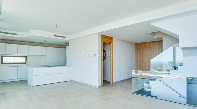 Foto c03a6d32-6fff-4c89-8056-55676af2be8e. Chalet dans calle altos de la alqueria 6 dans El Paraíso Benahavís