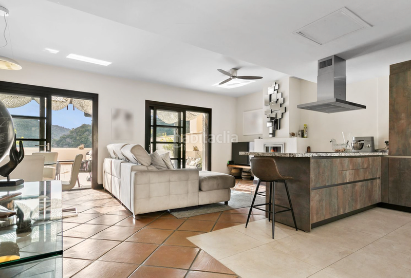 Foto 279a14a6-81ce-43aa-adeb-85db27a2b15a. Reihenhaus in lugar el casar 34 in Benahavís pueblo Benahavís