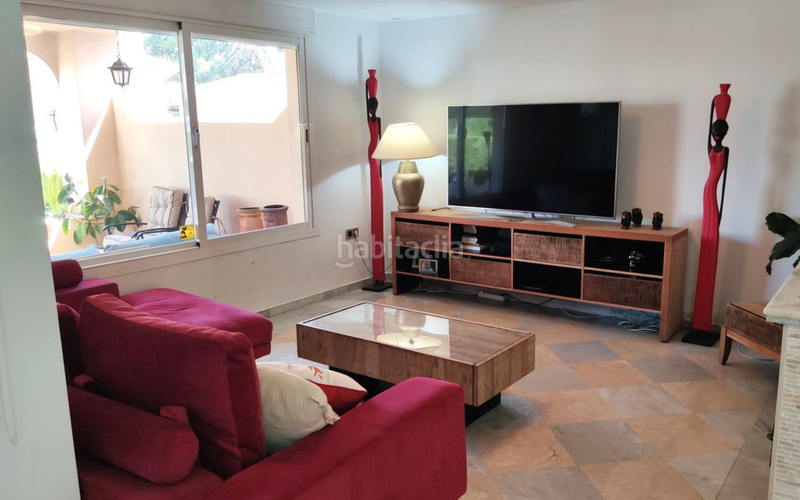 Foto e437e5b3-c61a-4b07-856f-71c755cd12ee. Casa aparellada a calle 19 c 501 a Guadalmina Alta Marbella