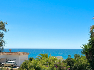 Chalet à Urbanizacion linda vista playa 161. Villa en segunda línea de playa en san pedro de alcantara