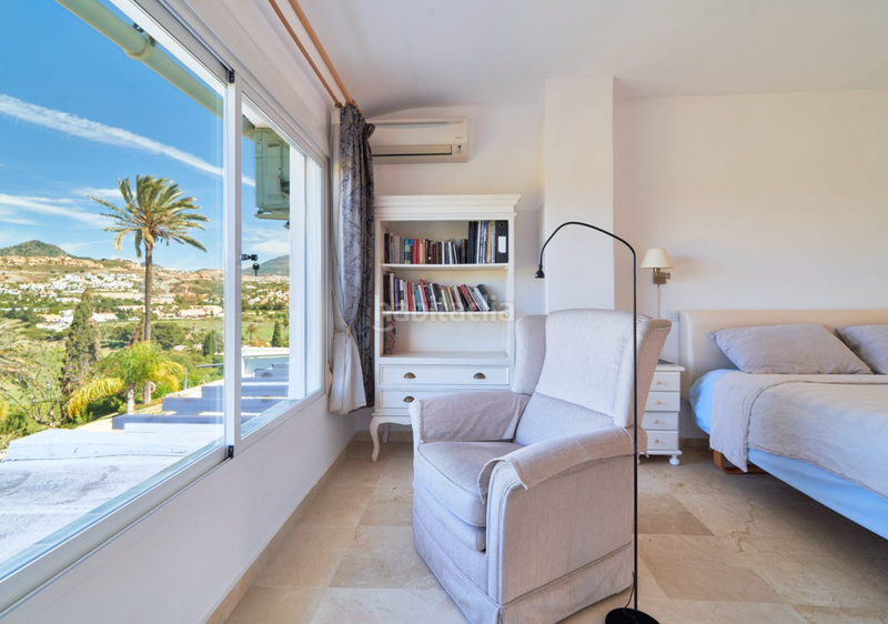 Foto ebdc92fb-db57-45c2-b575-07c447adf4b4. Reihenhaus in avenida de la gardenia 190p in Paraiso - Barronal Estepona