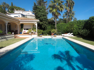 Xalet a Carretera de benahavis 363. Amplia villa en el paraiso