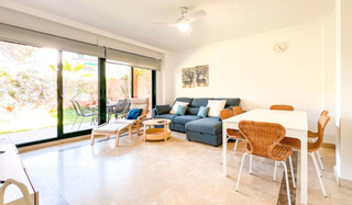 Apartment in Urbanización marbesa 122. Fabuloso apartamento en planta baja con un amplio jardín