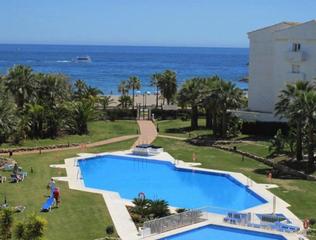 Apartament a Calle los granados 5. Apartamento en primera linea de playa en puerto banus