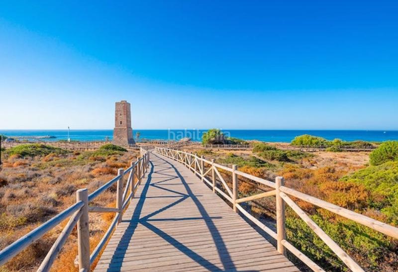 Foto 5194b759-7242-469e-a4d7-f636c490eeaf. Casa aparellada amb aparcament a Cabopino - Artola Marbella