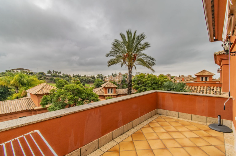 Foto 3c3ae08e-4ec4-434a-aaec-6ac813163e65. Maison jumelée dans calle sand 44 dans Santa Clara Marbella