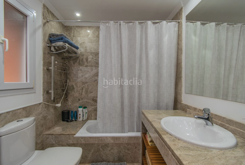 Foto b75fd58e-9ec1-40bd-b3c8-4b579ff15017. Maison jumelée dans calle sand 44 dans Santa Clara Marbella
