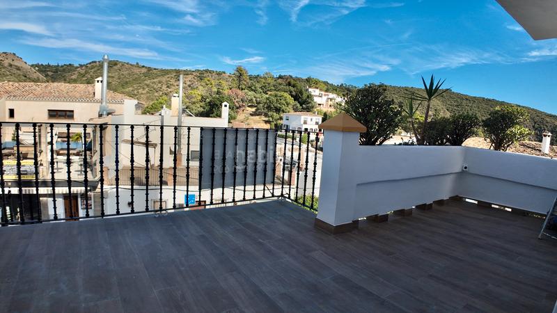 Foto 5a86caf7-de44-4a5d-8228-3f340ee84f80. Dúplex en calle montemayor 11 precioso duplex en el corazon de benahavis en Benahavís