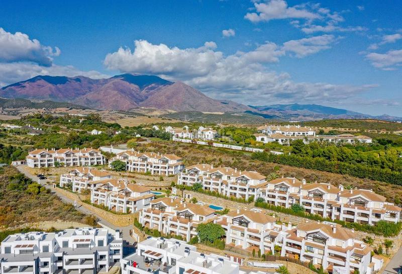 Foto 6d85b3ef-f530-4497-8b2a-2c5d7b1ef34c. Flat with parking pool in Casares golf - Casares del sol Casares