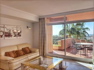 Rent Apartment in Avenida calderón de la barca. Dos dormitorios con vistas panorámicas en magna marbella