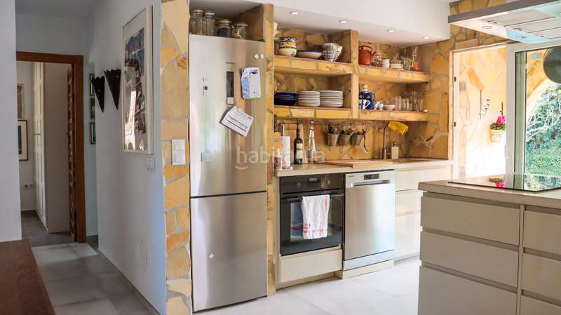 Foto 3e6262fe-938b-4459-8497-9c7cfb25b34f. Chalet villa en nueva andalucía: ideal para renovación y revalorización, a 5 minutos de puerto banús. en Marbella