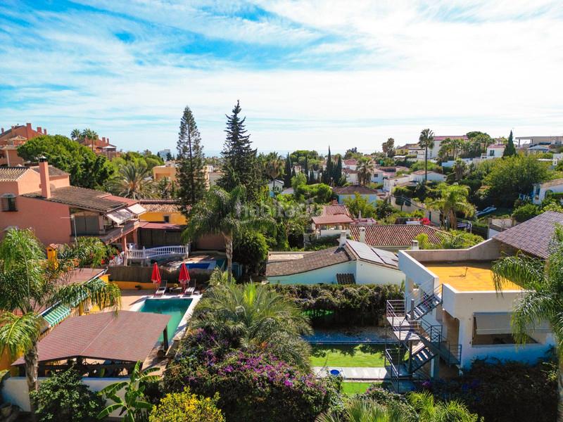 Foto ace6bfd7-993e-4e1c-a425-87c7a71812c8. Chalet villa en nueva andalucía: ideal para renovación y revalorización, a 5 minutos de puerto banús. en Marbella