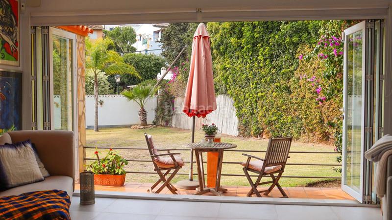 Foto b79c5d5f-03b9-4d21-87b2-ba9b617158c6. Chalet villa en nueva andalucía: ideal para renovación y revalorización, a 5 minutos de puerto banús. en Marbella