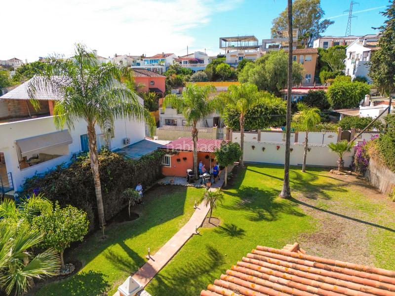 Foto cf494cff-f034-4de4-9f9d-3f83f2d0ac71. Chalet villa en nueva andalucía: ideal para renovación y revalorización, a 5 minutos de puerto banús. en Marbella