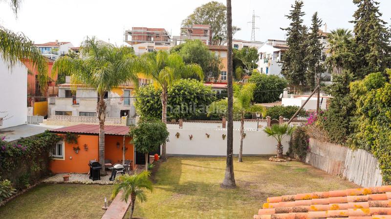 Foto d19155c7-5c13-4cbc-99c4-7da89ff1dda3. Chalet villa en nueva andalucía: ideal para renovación y revalorización, a 5 minutos de puerto banús. en Marbella