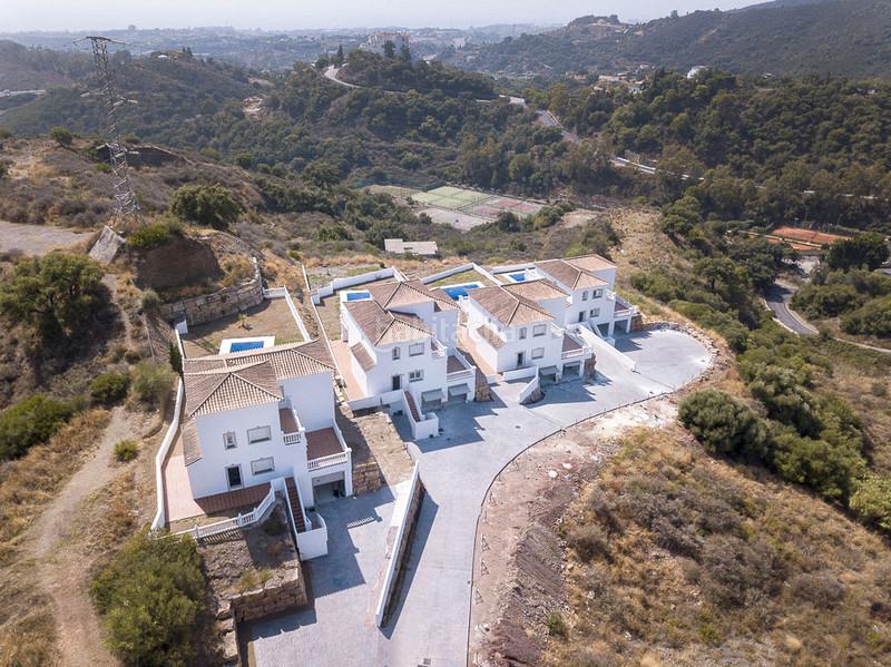 Foto a3c32162-3ef5-4bda-8f52-a21c84864e13. Xalet amb calefacció aparcament piscina a Centro Estepona