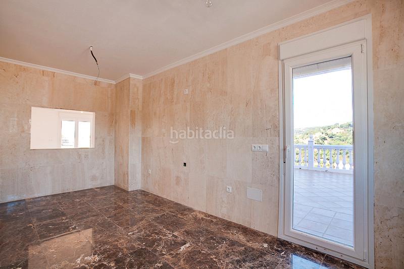 Foto e7bcc1f7-53f1-4c3d-aa10-0921604fb2a8. Xalet amb calefacció aparcament piscina a Centro Estepona