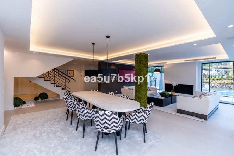 Foto 02f4ebf1-e633-49ba-80fd-28afdfe50441. Chalet villa chalet de lujo exclusiva con vistas panorámicas en el corazón del valle del golf, nueva andalucía. en Marbella