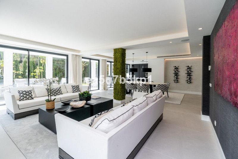 Foto 0910aaa2-5163-48b8-a831-8fdf27452573. Chalet villa chalet de lujo exclusiva con vistas panorámicas en el corazón del valle del golf, nueva andalucía. en Marbella