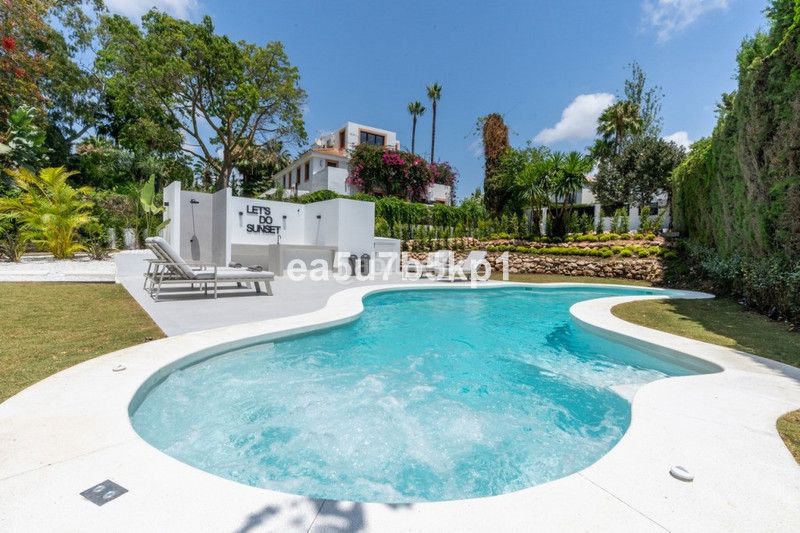 Foto 13b656ed-7565-4aa5-ae09-484f5640d309. Chalet villa chalet de lujo exclusiva con vistas panorámicas en el corazón del valle del golf, nueva andalucía. en Marbella