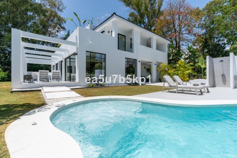 Foto 29da3930-6757-4840-b03b-a58cc2dc2b02. Chalet villa chalet de lujo exclusiva con vistas panorámicas en el corazón del valle del golf, nueva andalucía. en Marbella
