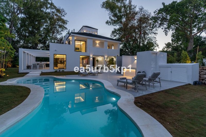Foto 54ec293f-d7da-45ab-bf52-82e1cc3e2643. Chalet villa chalet de lujo exclusiva con vistas panorámicas en el corazón del valle del golf, nueva andalucía. en Marbella