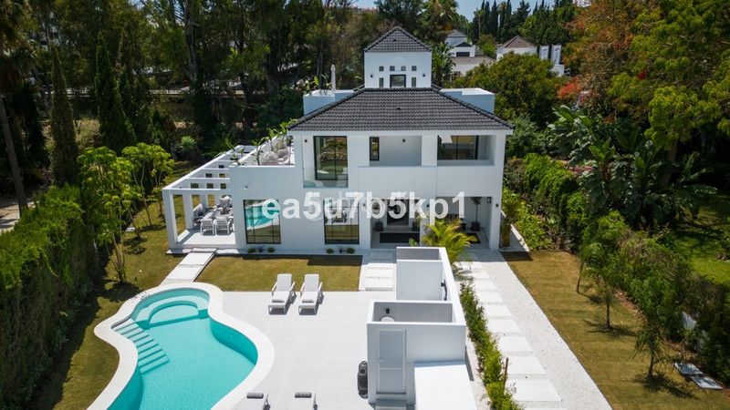 Foto 6625f011-aa1b-4a25-b081-54929d0bab89. Chalet villa chalet de lujo exclusiva con vistas panorámicas en el corazón del valle del golf, nueva andalucía. en Marbella