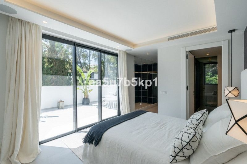 Foto 9da3946c-2cae-4cb1-b90f-71ac11e525fe. Chalet villa chalet de lujo exclusiva con vistas panorámicas en el corazón del valle del golf, nueva andalucía. en Marbella
