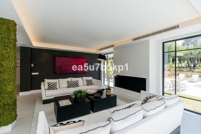 Foto e5369ea3-34ef-4878-8aeb-0542d3512f88. Chalet villa chalet de lujo exclusiva con vistas panorámicas en el corazón del valle del golf, nueva andalucía. en Marbella