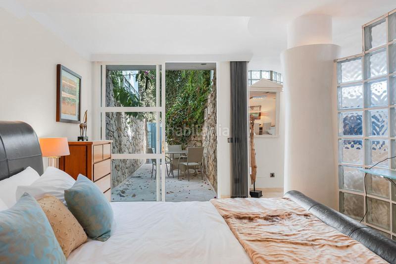 Foto 0f0adad0-1c76-471f-b139-d8c5a1d67b5a. Chalet obra maestra arquitectónica : villa única con acabados art déco y comodidades de alta gama. en Marbella