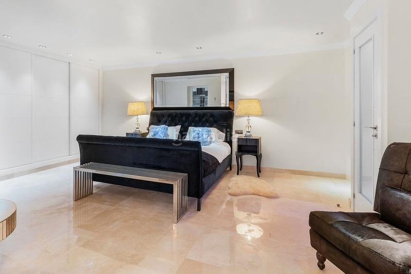 Foto 16c6e5cc-97b9-49c9-ac81-b4f4ac502d1f. Chalet obra maestra arquitectónica : villa única con acabados art déco y comodidades de alta gama. en Marbella