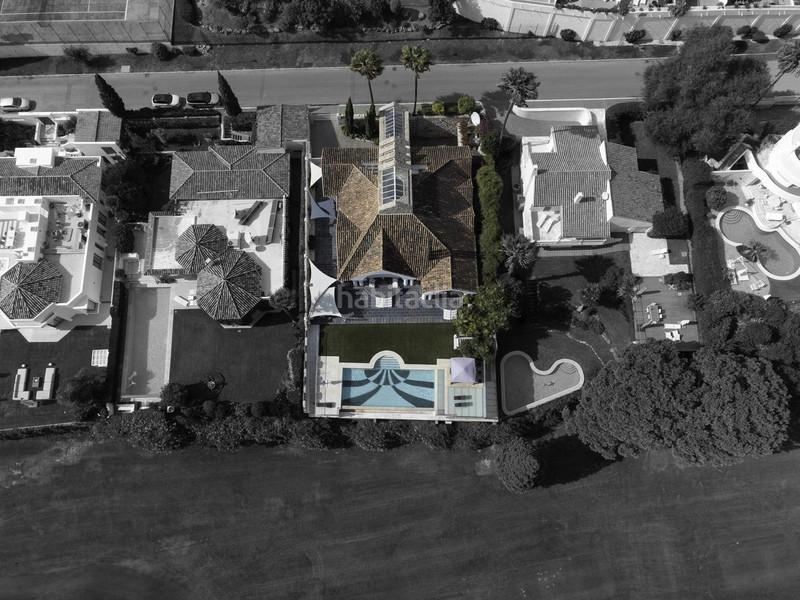 Foto 55b2dc44-9841-41f0-b54d-af2f6729341a. Chalet obra maestra arquitectónica : villa única con acabados art déco y comodidades de alta gama. en Marbella