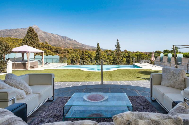 Foto 69c34b78-246f-4a3f-9c3d-abd7dada5b01. Chalet obra maestra arquitectónica : villa única con acabados art déco y comodidades de alta gama. en Marbella