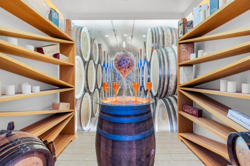 Foto 758ebe49-c633-453d-a85c-9b1fcbceb2ae. Chalet obra maestra arquitectónica : villa única con acabados art déco y comodidades de alta gama. en Marbella