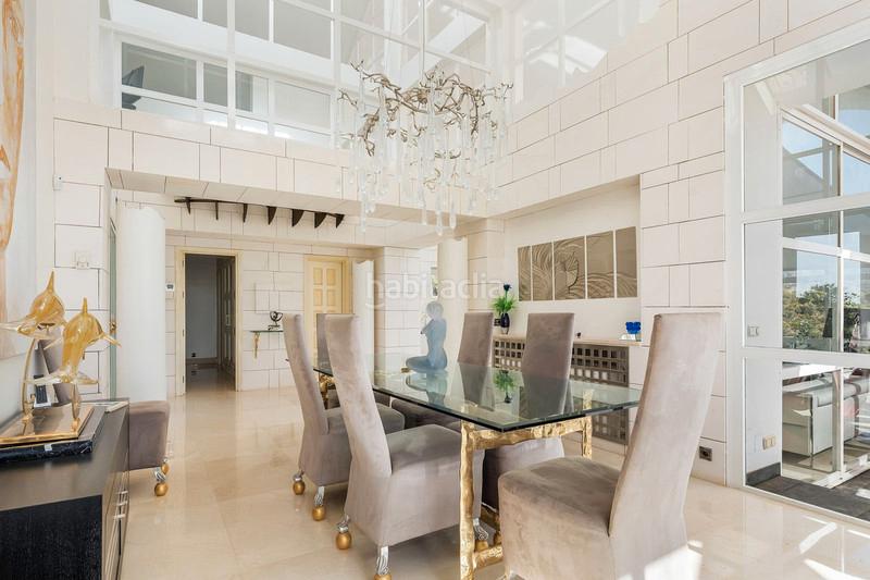 Foto df8c423c-317e-4399-9b7d-53b5e17f096c. Chalet obra maestra arquitectónica : villa única con acabados art déco y comodidades de alta gama. en Marbella