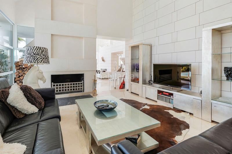 Foto e4b392d5-3928-4369-adca-5e0466290f40. Chalet obra maestra arquitectónica : villa única con acabados art déco y comodidades de alta gama. en Marbella