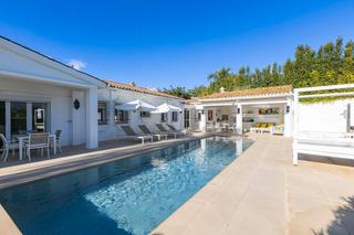 Chalet  Avenida pablo ruiz picasso. Elegancia y confort en una villa de ensueño en benahavís: su ref