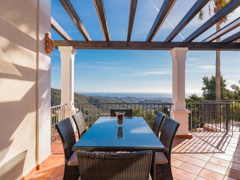 Foto 33823d67-429a-4a43-a182-d39b931f4407. Xalet amb xemeneia aparcament piscina a Montemayor - Marbella Club Benahavís