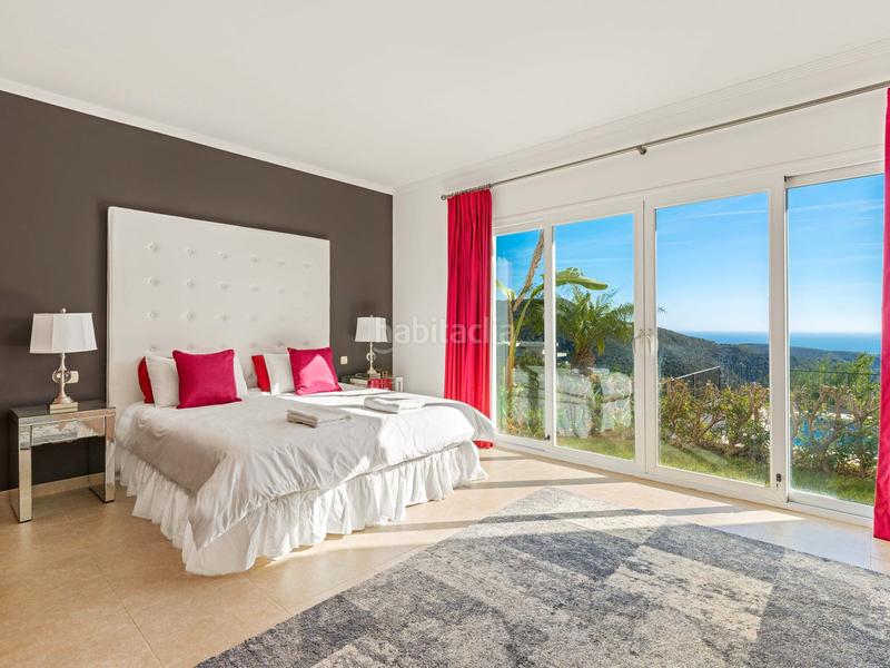 Foto 4265b084-6c5b-414b-b7f7-bd728feaf761. Xalet amb xemeneia aparcament piscina a Montemayor - Marbella Club Benahavís