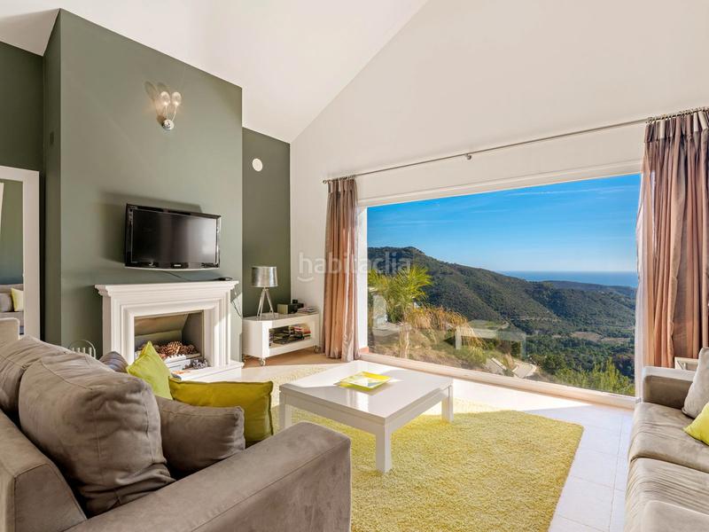 Foto 83e09df3-895b-40fc-8eaf-c28d35a3688a. Xalet amb xemeneia aparcament piscina a Montemayor - Marbella Club Benahavís