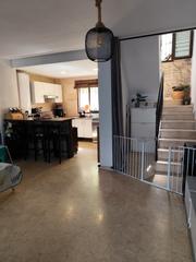Casa adossada a Plaza de a.galiano 3. Descubre tu oasis de tranquilidad: adosado reformado en entorno