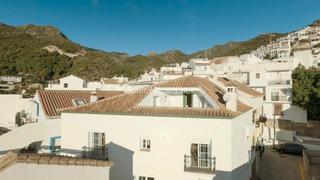 Xalet  Calle malaga. Encantadora casa unifamiliar en el corazón de ojén: su refugio e