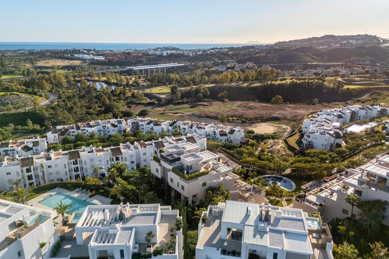 Foto 522e7afa-3150-4ead-a8b6-c12e2bfb4935. Pis a calle benahavis 29679 a los arqueros - puerto del almendro Benahavís